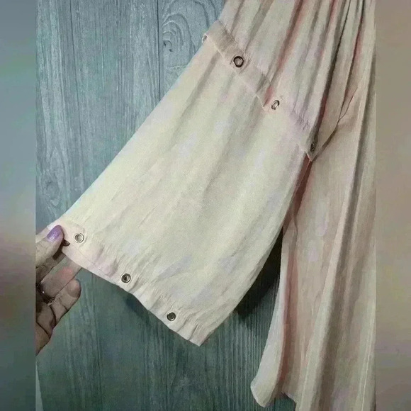 Jennifer lopez size medium peach color top. 3/4 length sleeves. Size medium - Picture 2 of 5